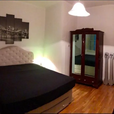 Cozy In City Center Διαμέρισμα